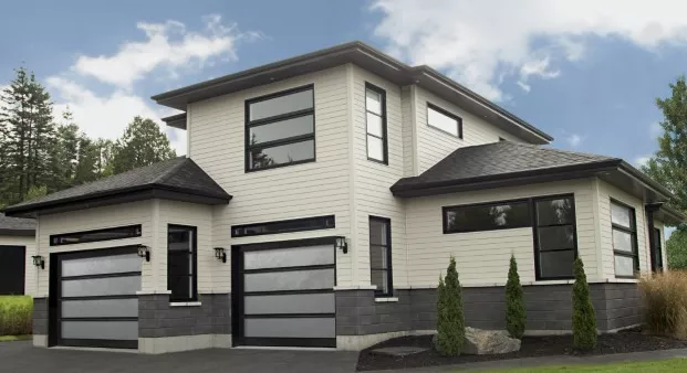Contemporary house with a California door